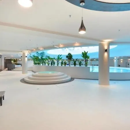 Hanza Tower Downtown 23 Pool & Jacussi *